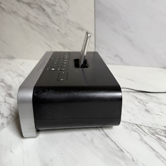 Apple iPod Nano 3rd Gen 4GB A1236 + iHome iA91 Dual Alarm Clock Radio MP3 Player - Picture 4 of 10